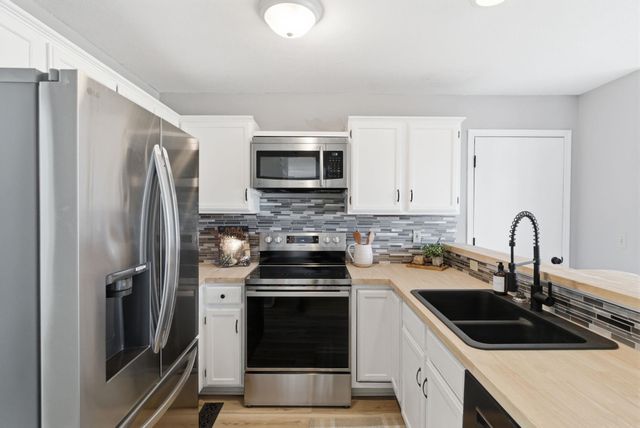 530 E Conestoga Rd, Maize, KS 67101