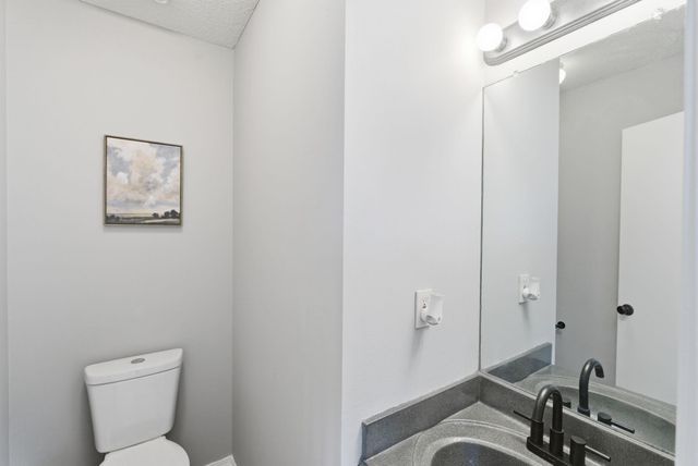 530 E Conestoga Rd, Maize, KS 67101
