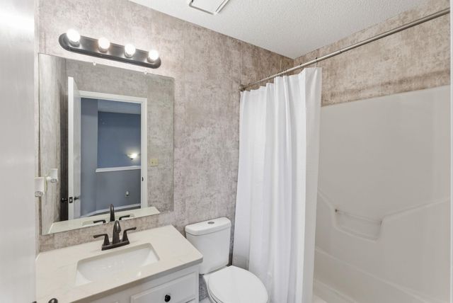 530 E Conestoga Rd, Maize, KS 67101