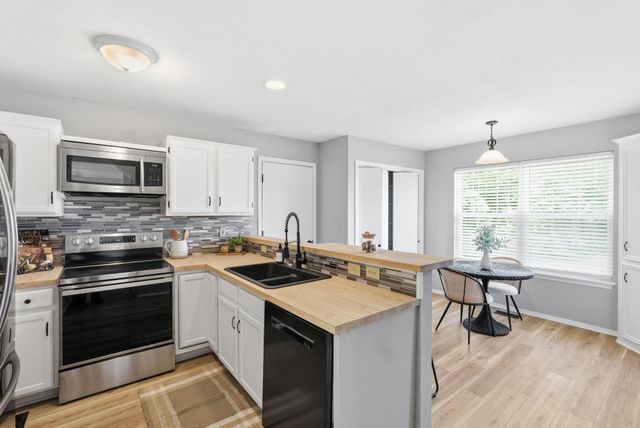 530 E Conestoga Rd, Maize, KS 67101