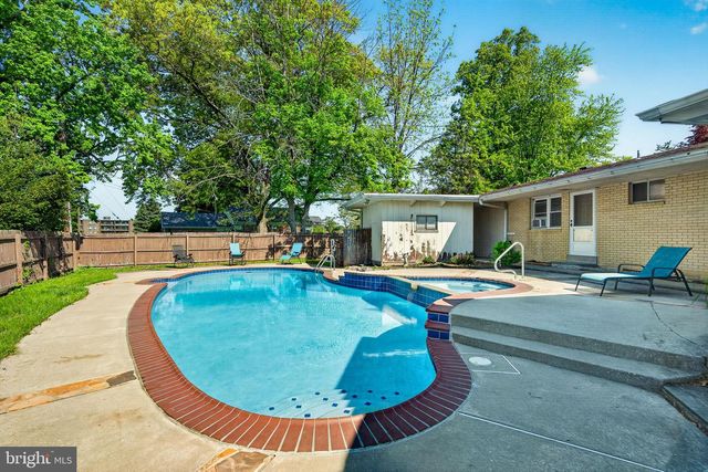 2615 DOGWOOD LN, Norristown, PA 19401