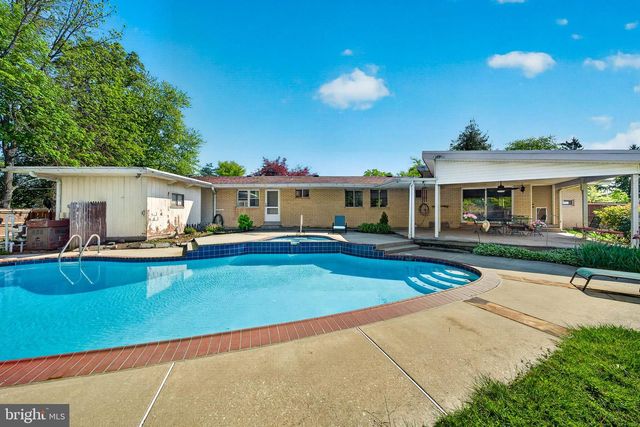 2615 DOGWOOD LN, Norristown, PA 19401