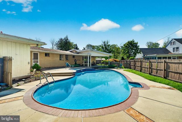2615 DOGWOOD LN, Norristown, PA 19401
