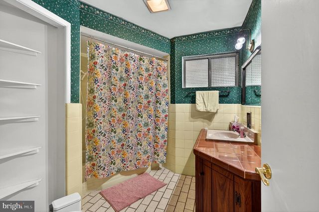 2615 DOGWOOD LN, Norristown, PA 19401