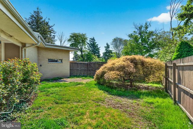 2615 DOGWOOD LN, Norristown, PA 19401