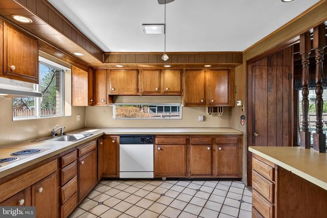 2615 DOGWOOD LN, Norristown, PA 19401