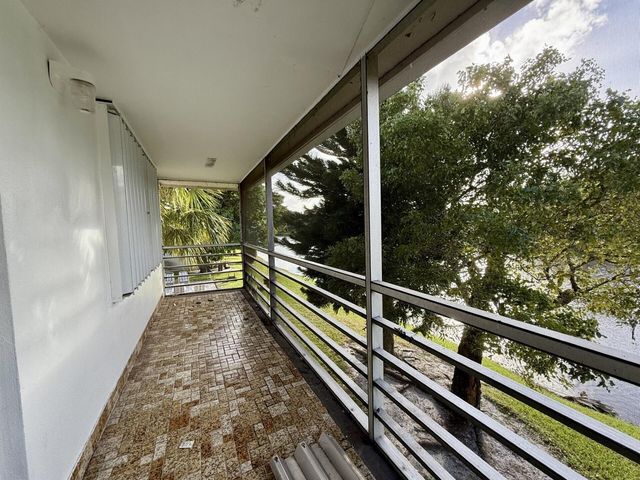 93 Sheffield D 93, West Palm Beach, FL 33417