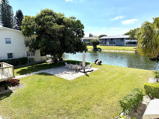 93 Sheffield D 93, West Palm Beach, FL 33417