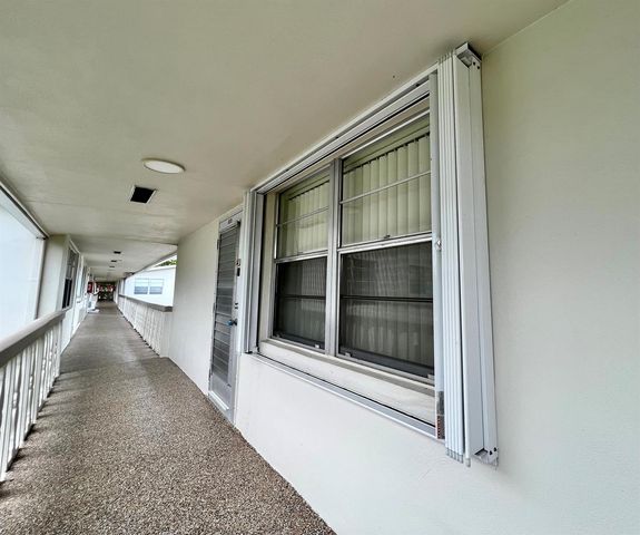 93 Sheffield D 93, West Palm Beach, FL 33417