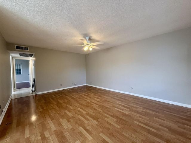 93 Sheffield D 93, West Palm Beach, FL 33417