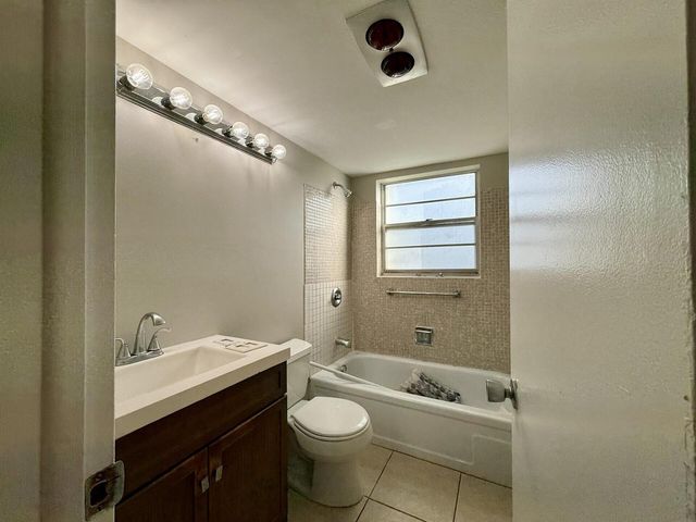 93 Sheffield D 93, West Palm Beach, FL 33417