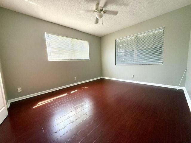 93 Sheffield D 93, West Palm Beach, FL 33417