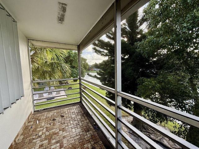 93 Sheffield D 93, West Palm Beach, FL 33417