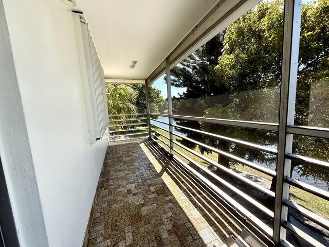 93 Sheffield D 93, West Palm Beach, FL 33417