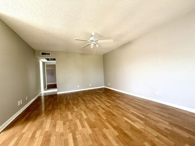 93 Sheffield D 93, West Palm Beach, FL 33417