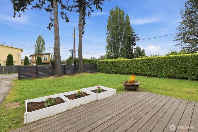 1651 SW 114th Street, Seattle, WA 98146