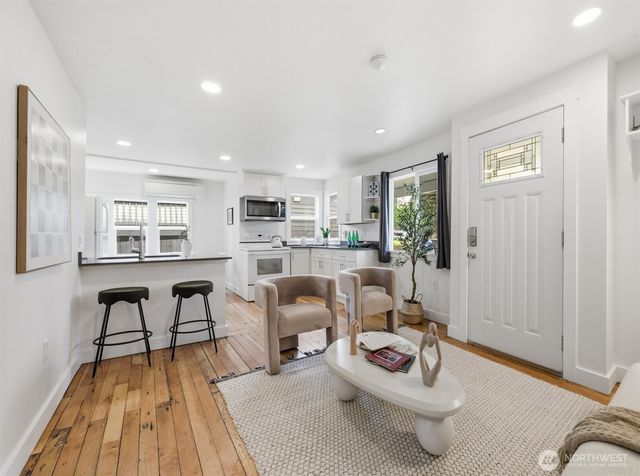 1651 SW 114th Street, Seattle, WA 98146