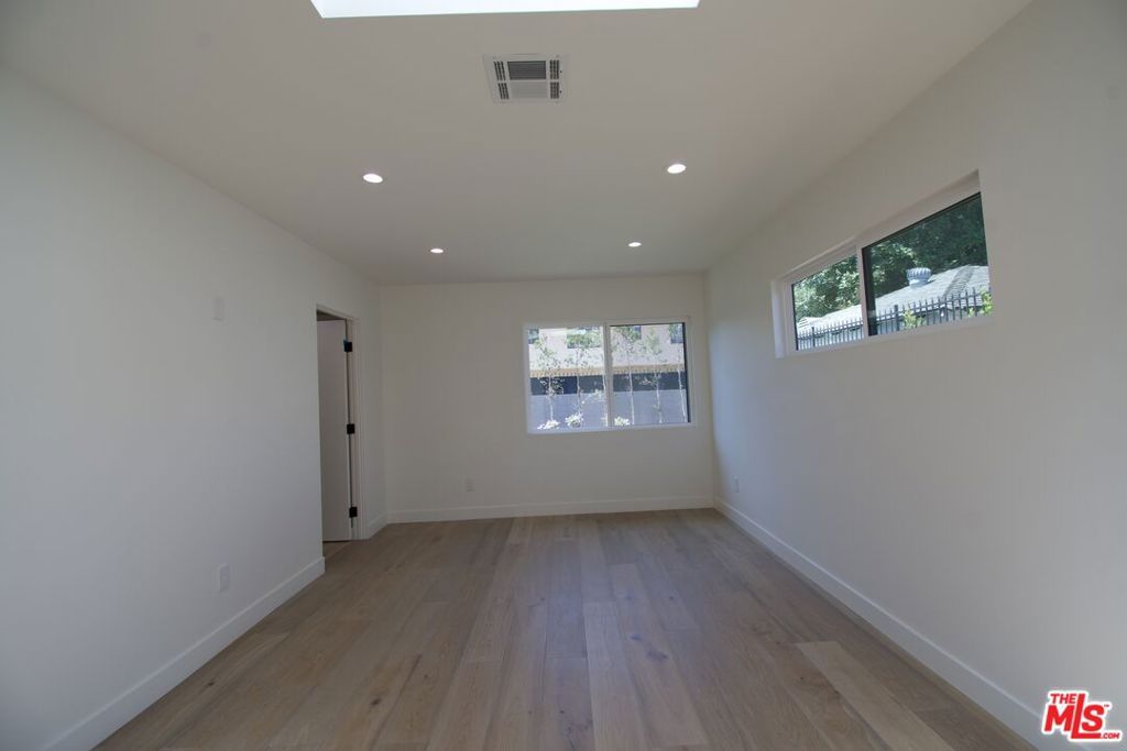 Image 15 of property listing at 5660 Spokane Street, Los Angeles, CA 90016
