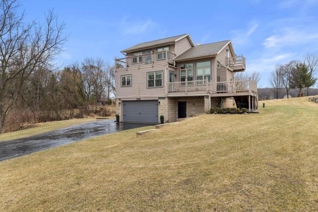 1646 N Friess Lake DRIVE, Hubertus, WI 53033