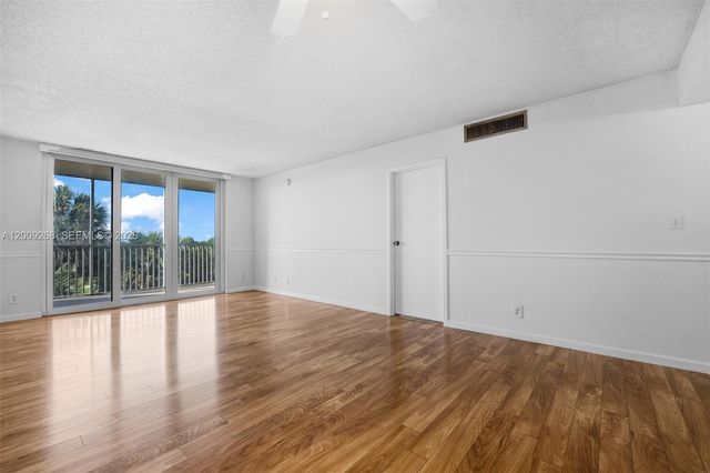 250 Jacaranda Dr 508, Plantation, FL 33324