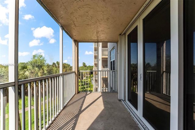 250 Jacaranda Dr 508, Plantation, FL 33324