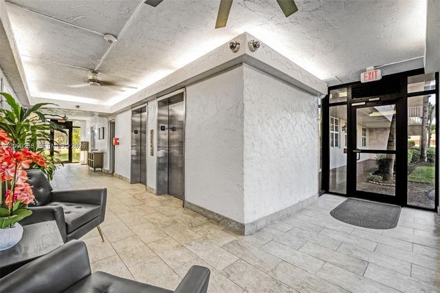 250 Jacaranda Dr 508, Plantation, FL 33324