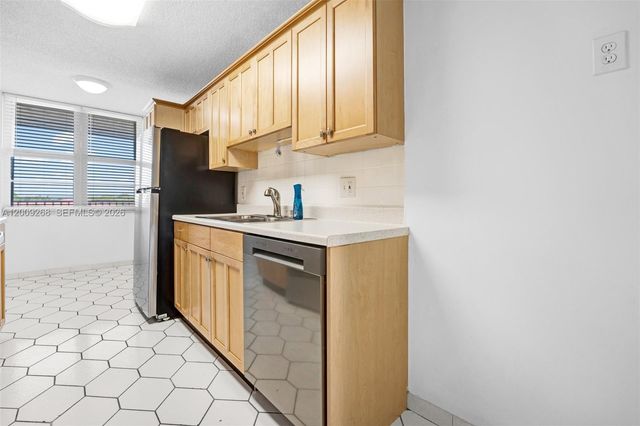 250 Jacaranda Dr 508, Plantation, FL 33324