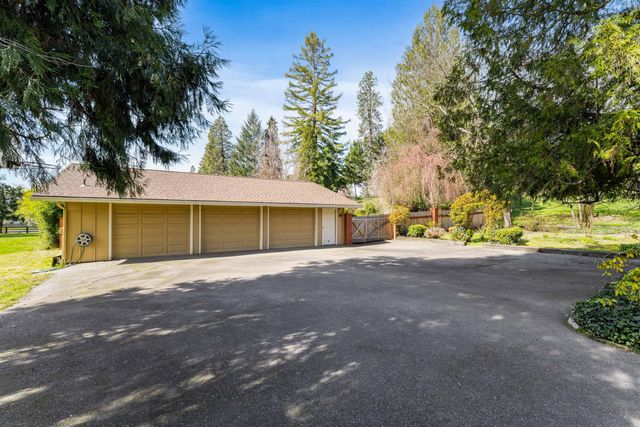 1345 NE 9th Street, Grants Pass, OR 97526