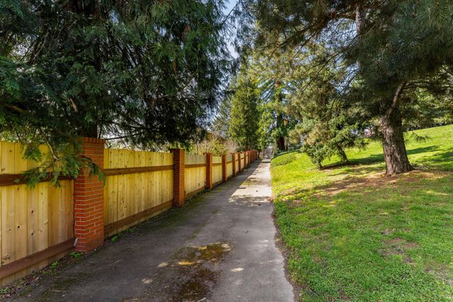 1345 NE 9th Street, Grants Pass, OR 97526