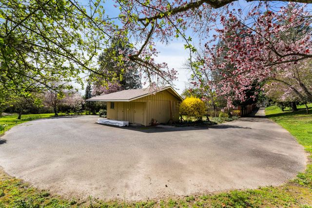 1345 NE 9th Street, Grants Pass, OR 97526