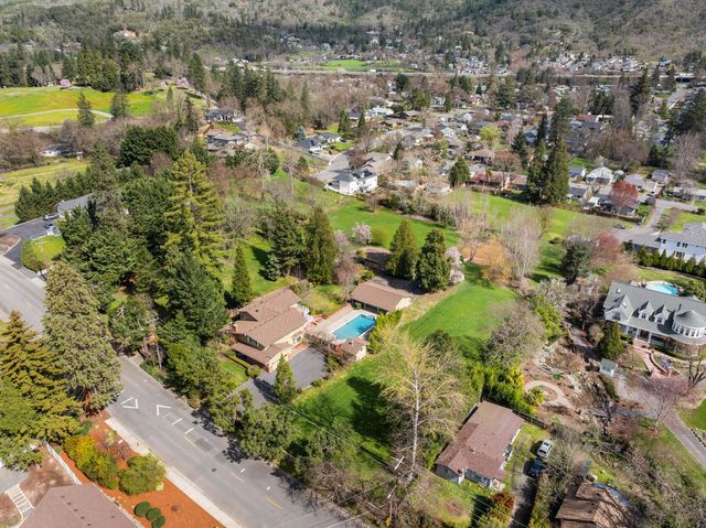 1345 NE 9th Street, Grants Pass, OR 97526