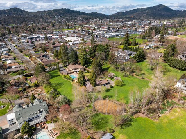 1345 NE 9th Street, Grants Pass, OR 97526