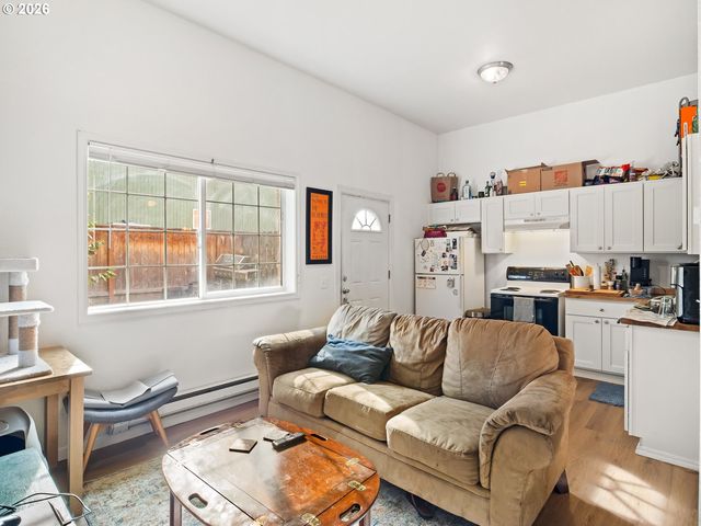 9004 N MOHAWK Ave, Portland, OR 97203