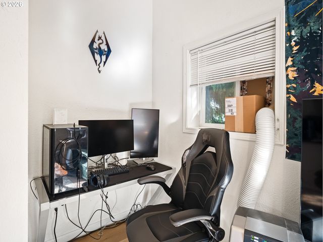 9004 N MOHAWK Ave, Portland, OR 97203