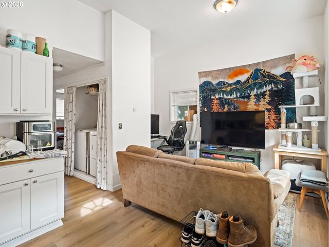 9004 N MOHAWK Ave, Portland, OR 97203