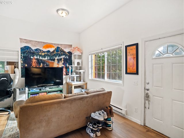 9004 N MOHAWK Ave, Portland, OR 97203