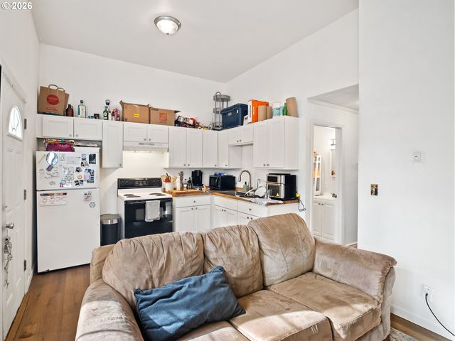 9004 N MOHAWK Ave, Portland, OR 97203