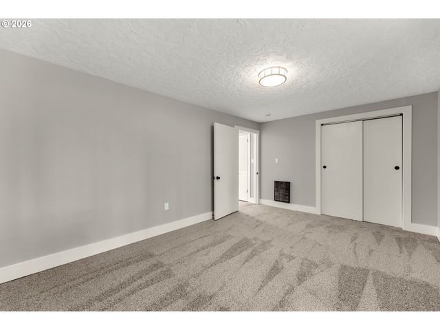 30921 Nw SPENCER Rd, La Center, WA 98629
