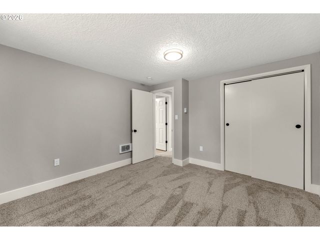 30921 Nw SPENCER Rd, La Center, WA 98629