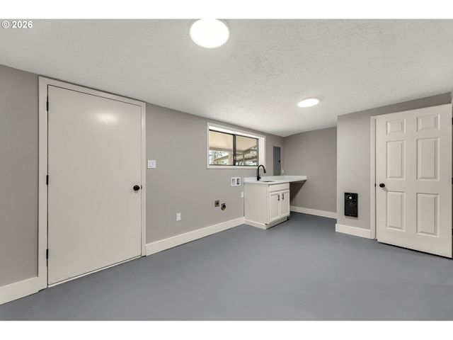 30921 Nw SPENCER Rd, La Center, WA 98629