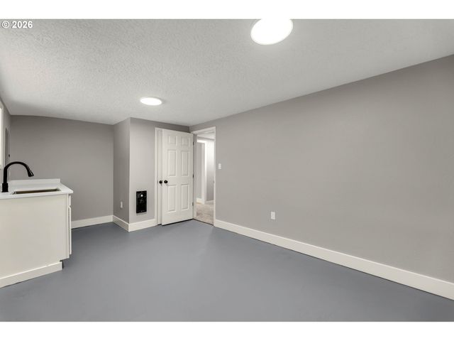30921 Nw SPENCER Rd, La Center, WA 98629