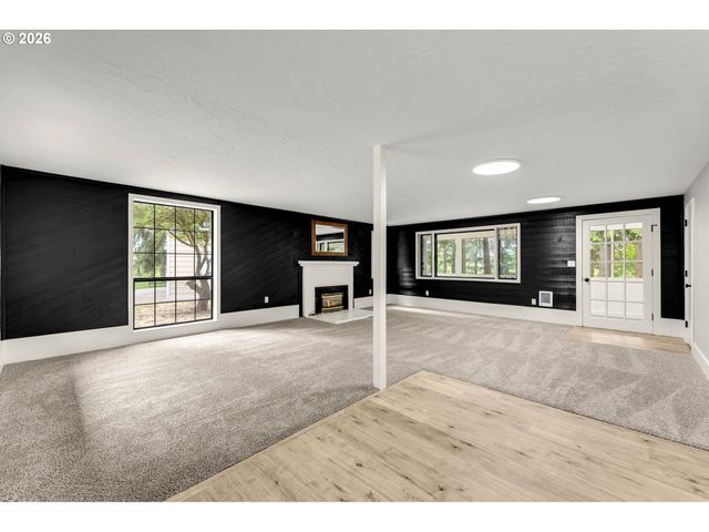 30921 Nw SPENCER Rd, La Center, WA 98629
