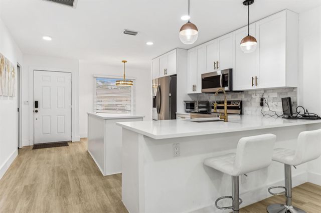 13725 Flora Place D, Delray Beach, FL 33484