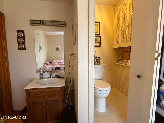 400 W Ridgecrest Drive, Kingston, TN 37763