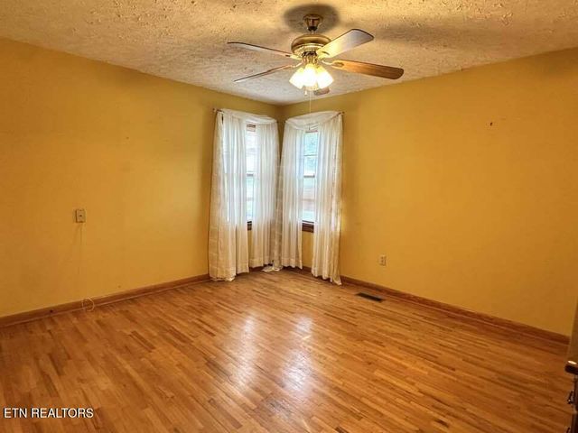 400 W Ridgecrest Drive, Kingston, TN 37763