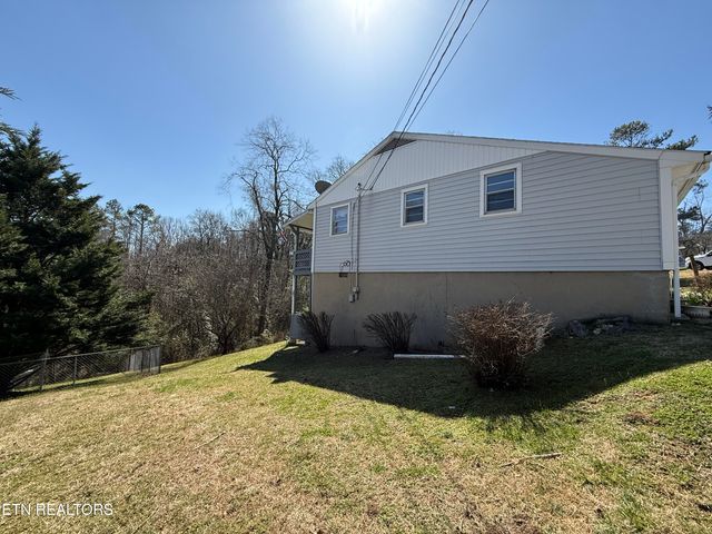 400 W Ridgecrest Drive, Kingston, TN 37763