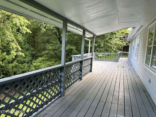 400 W Ridgecrest Drive, Kingston, TN 37763