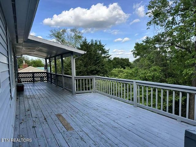 400 W Ridgecrest Drive, Kingston, TN 37763