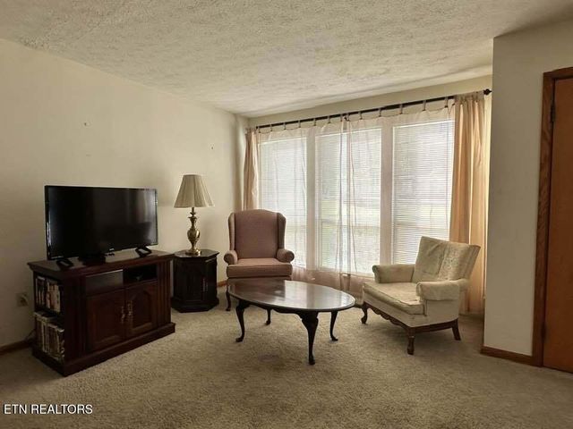 400 W Ridgecrest Drive, Kingston, TN 37763