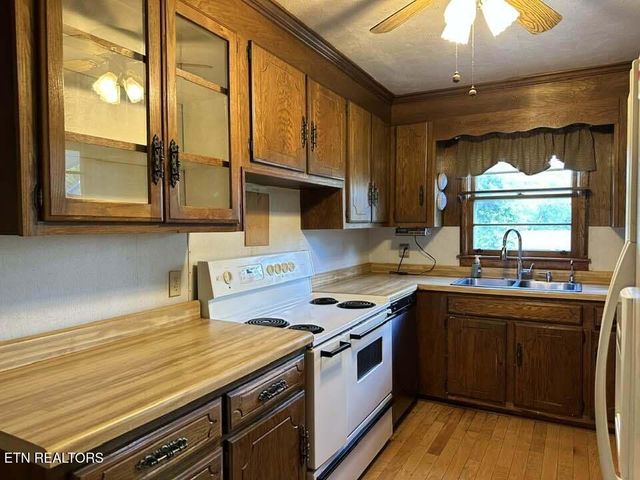400 W Ridgecrest Drive, Kingston, TN 37763
